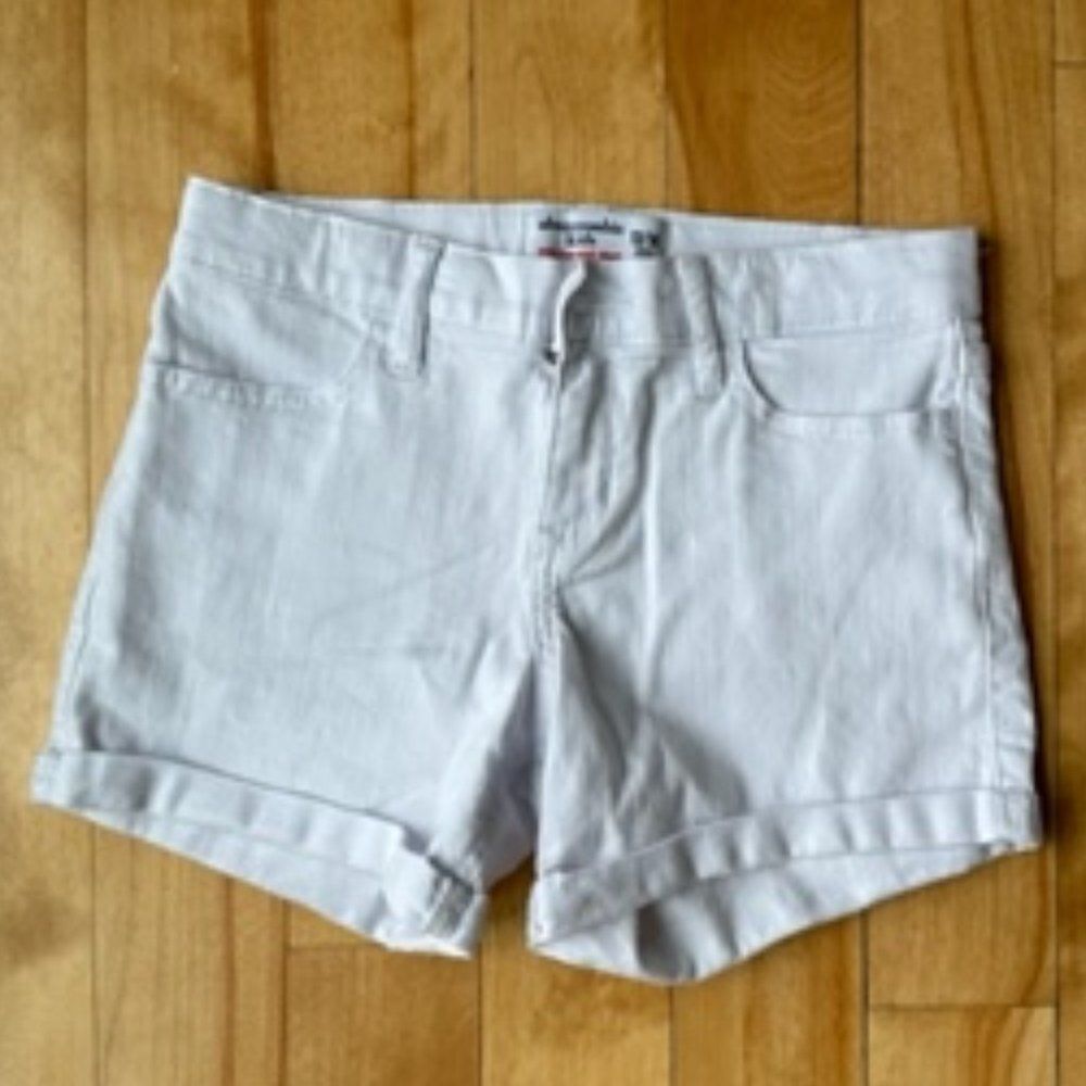 abercrombie kids Mid-Rise Midi Short White Denim size 13/14